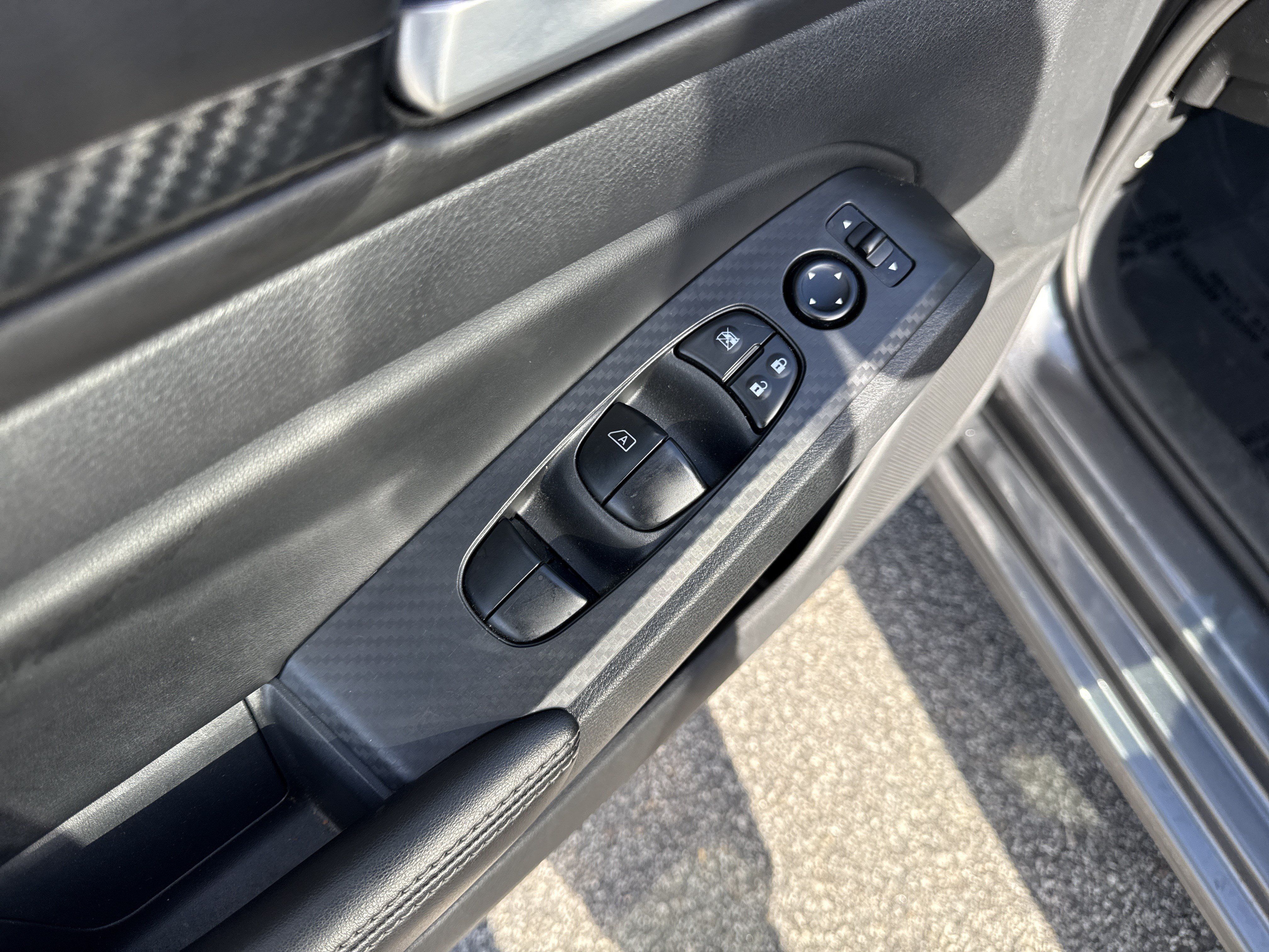 Used 2025 Nissan Altima 2.5 SV FWD image 14