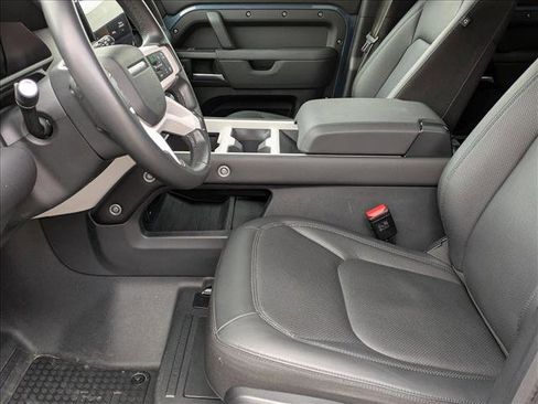 Used 2025 Land Rover Defender 110 S image 17