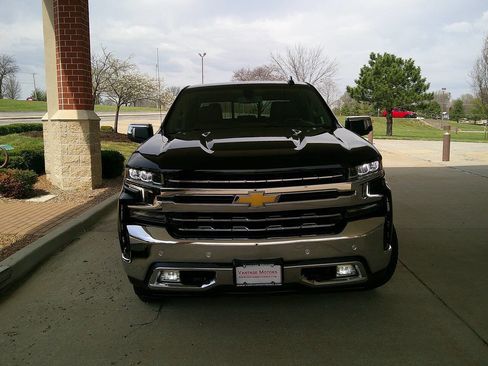 Used 2019 Chevrolet Silverado 1500 LTZ image 3