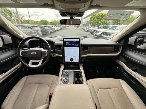 Certified 2022 Ford Expedition Limited AWD/4WD image 3