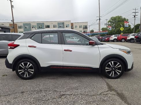 Used 2018 Nissan Kicks SV FWD image 4