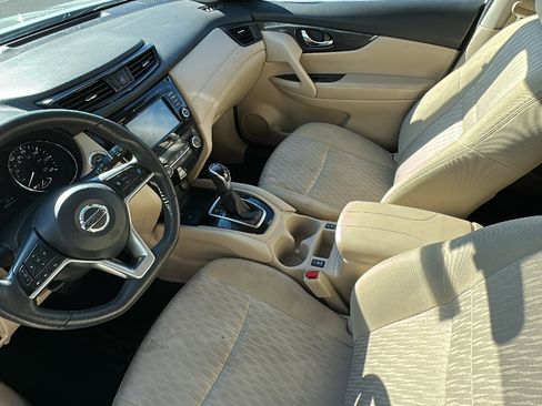 Used 2020 Nissan Rogue SV w/ Premium Package image 21