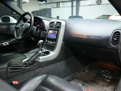 Used 2006 Chevrolet Corvette Coupe 2D image 32