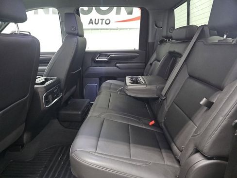Used 2024 GMC Sierra 3500 SLT w/ SLT Premium Package image 18