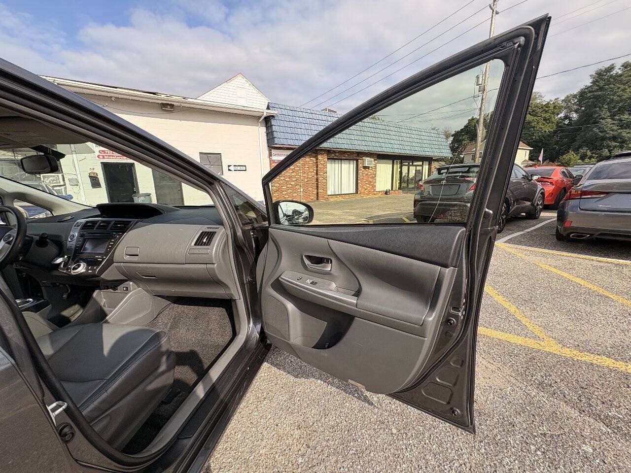 Used 2012 Toyota Prius V Five FWD image 20