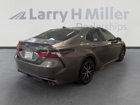 Used 2022 Toyota Camry SE image 5