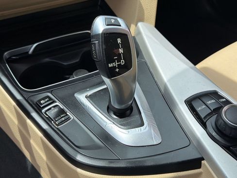 Used 2018 BMW 320i Sedan w/ Convenience Package RWD image 17