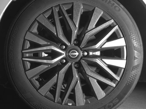 Used 2025 Nissan Altima 2.5 SV FWD image 12