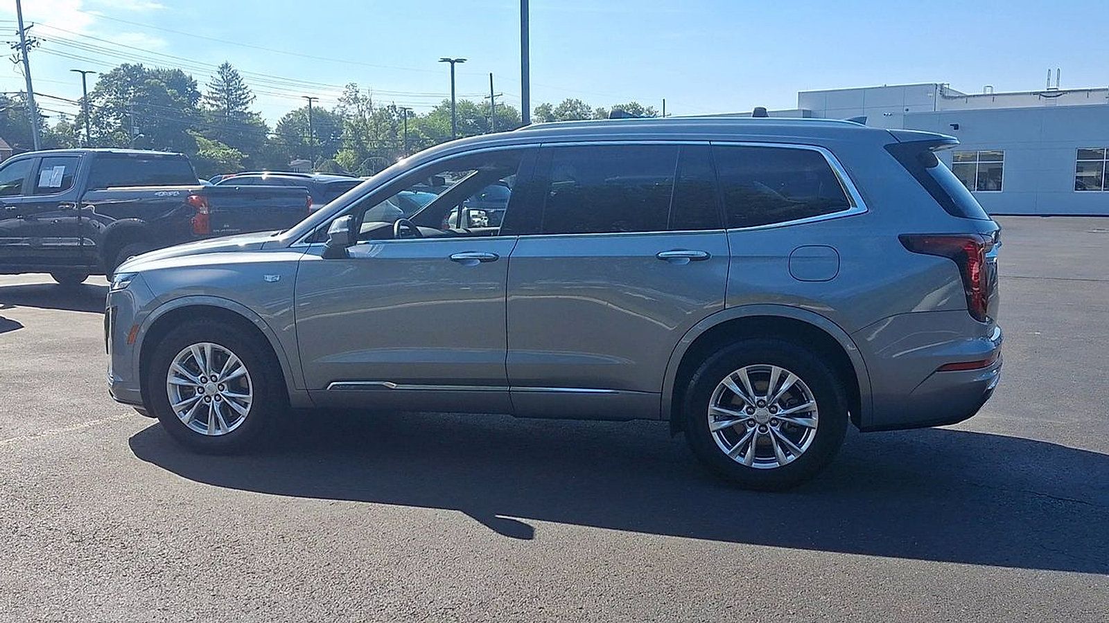 Certified 2025 Cadillac XT6 Luxury AWD/4WD image 8