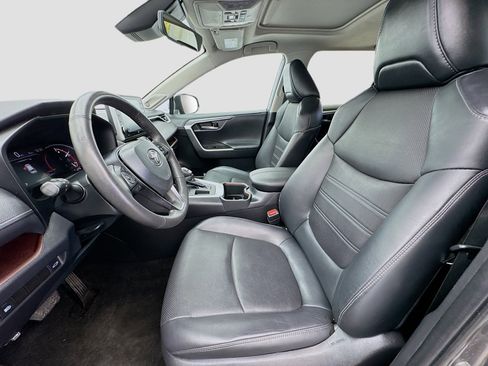 Used 2022 Toyota RAV4 Limited image 12