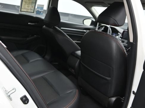Used 2025 Nissan Altima 2.5 SR FWD image 13