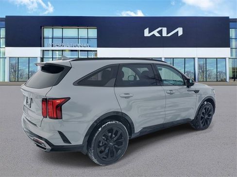 Certified 2022 Kia Sorento SX image 3