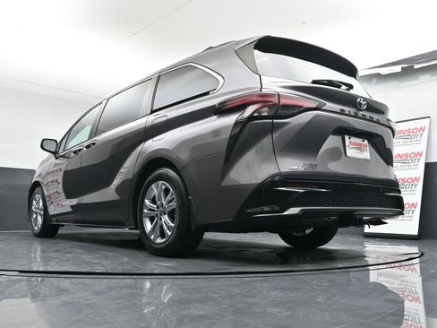 Used 2021 Toyota Sienna XSE w/ XSE Plus Package image 39