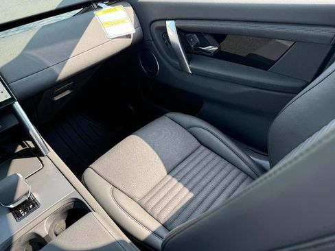 Used 2025 Land Rover Discovery Sport S image 16