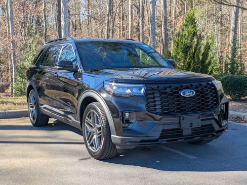 New 2026 Ford Explorer ST-Line w/ ST-Line Street Pack image 2