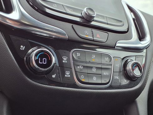 Used 2024 Chevrolet Equinox Premier image 5