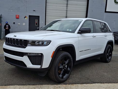 New 2026 Jeep Grand Cherokee Limited w/ Limited Altitude Package AWD/4WD image 3