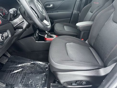Used 2019 Jeep Renegade Trailhawk w/ Cold Weather Group II image 5