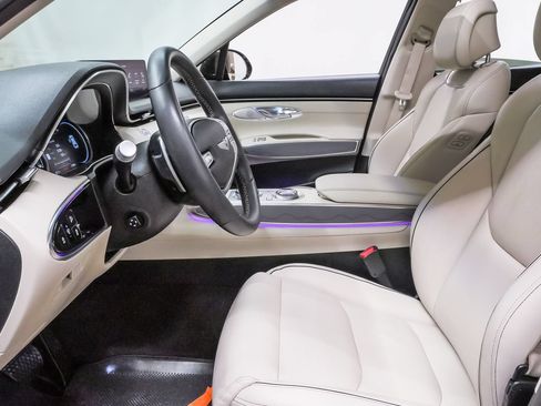 Certified 2024 Genesis GV70 2.5T w/ Advanced Package AWD/4WD image 9
