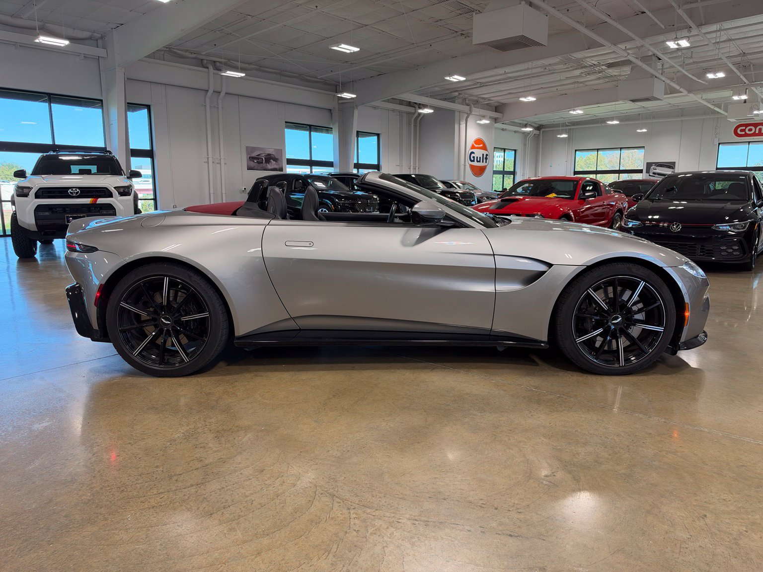 Used 2021 Aston Martin V8 Vantage Roadster RWD image 15