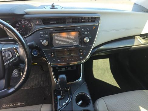 Used 2018 Toyota Avalon Limited image 26
