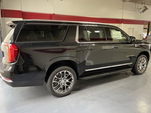 New 2026 GMC Yukon XL Elevation w/ Elevation Premium Package image 4
