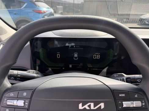 Used 2025 Kia K4 LXS image 39