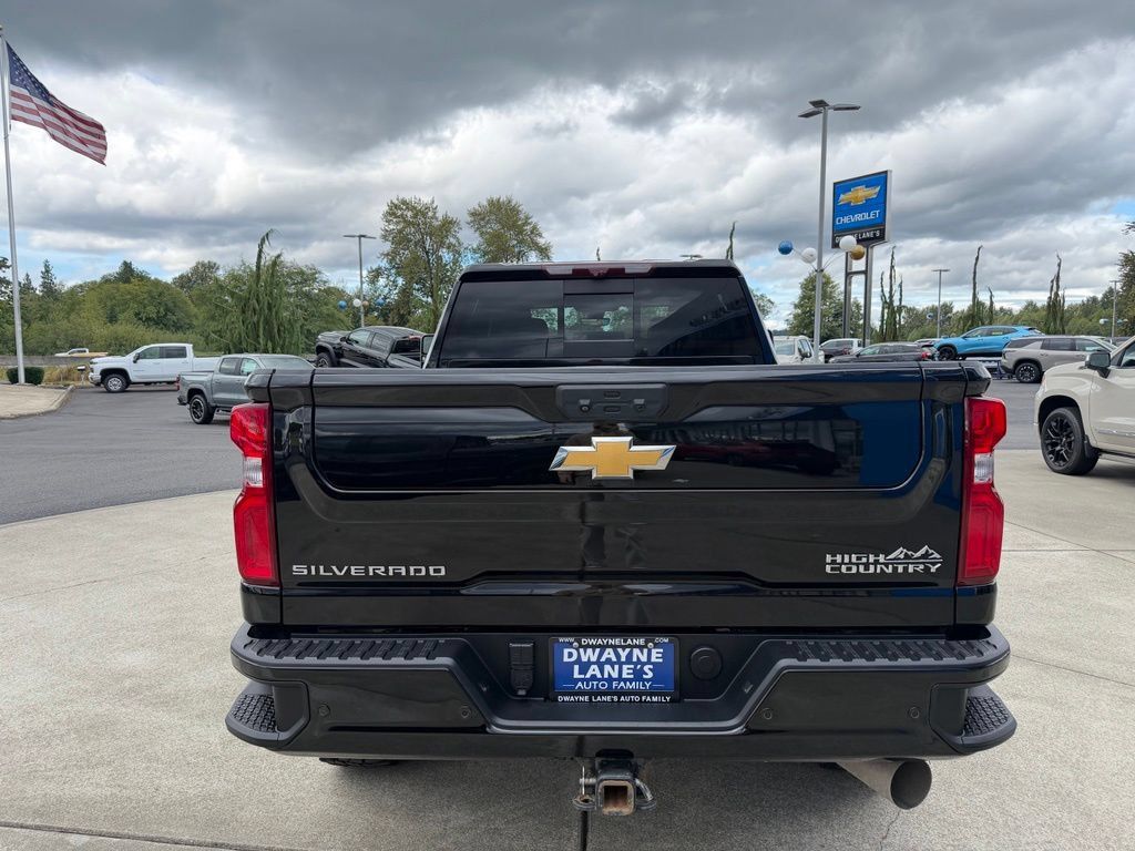 Used 2022 Chevrolet Silverado 2500 High Country w/ Technology Package AWD/4WD image 5