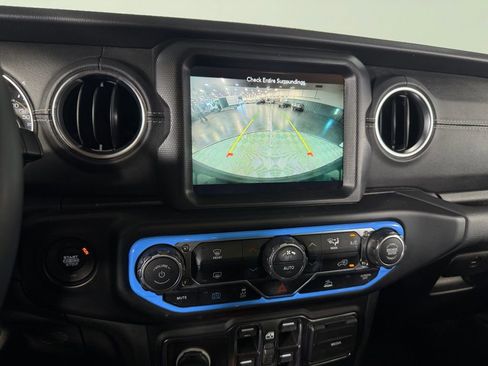 Used 2023 Jeep Wrangler Unlimited Sahara image 20