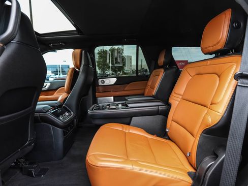 Used 2019 Lincoln Navigator Reserve AWD/4WD image 22