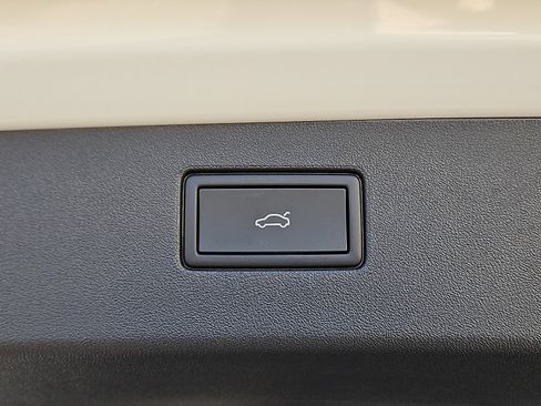 New 2026 Volkswagen Tiguan SE R-Line image 7