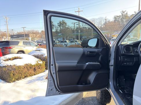 Used 2020 Toyota Tacoma SR5 image 11