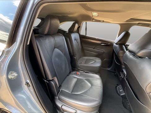 Used 2021 Toyota Highlander Limited FWD image 20