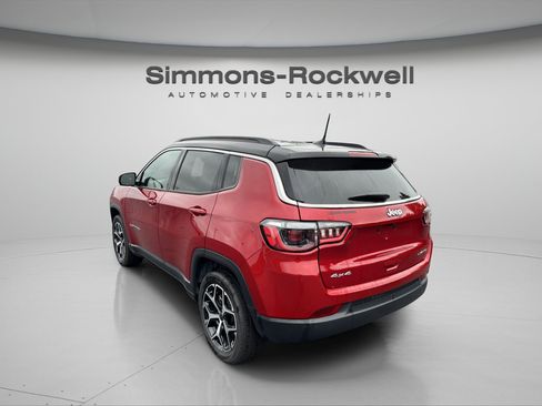 Used 2025 Jeep Compass Limited AWD/4WD image 3