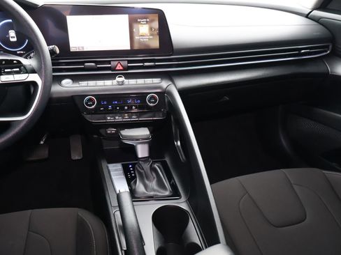 Certified 2024 Hyundai Elantra SEL image 11