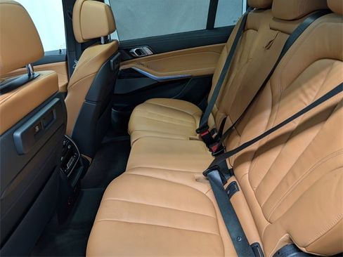 Used 2022 BMW X7 M50i w/ Dynamic Handling Package image 12