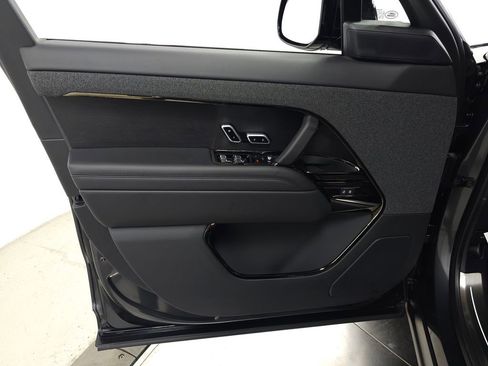 Used 2025 Land Rover Range Rover Sport SE image 16