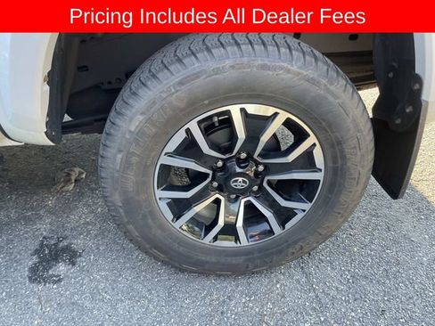 Used 2021 Toyota Tacoma TRD Sport w/ Technology Package AWD/4WD image 4