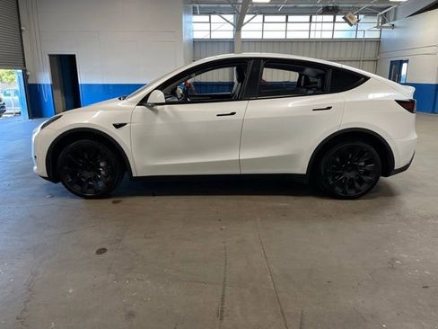 Used 2024 Tesla Model Y Long Range AWD/4WD image 6