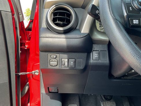 Used 2015 Toyota RAV4 XLE AWD/4WD image 16