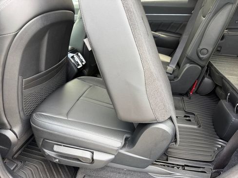 Used 2025 Kia Sorento SX FWD image 16