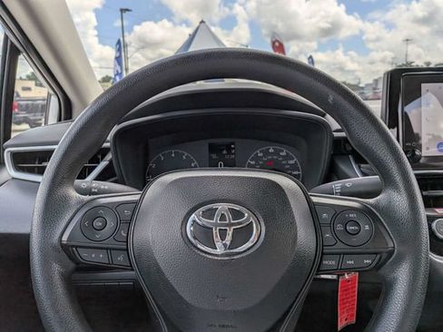 Used 2025 Toyota Corolla LE FWD image 17