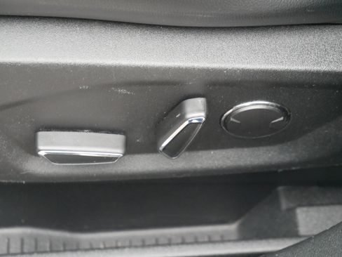 Used 2019 Ford Edge SEL w/ Equipment Group 201A FWD image 11