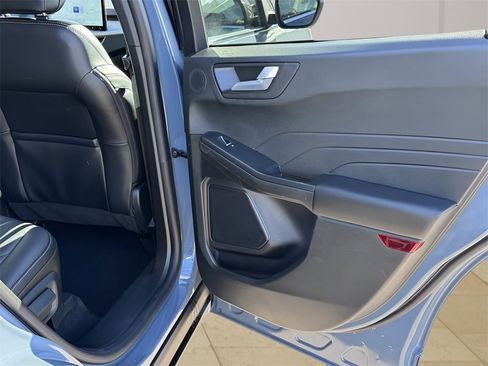 Used 2025 Ford Escape SE w/ PHEV Premium Package image 11