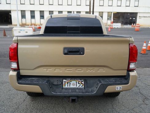 Used 2017 Toyota Tacoma TRD Sport image 23