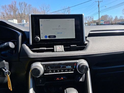Used 2025 Toyota RAV4 LE FWD image 17