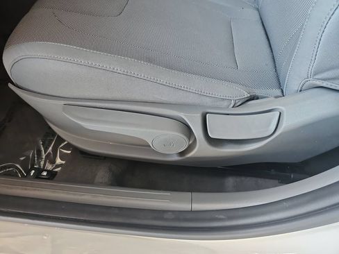 Certified 2023 Hyundai Elantra SE FWD image 27