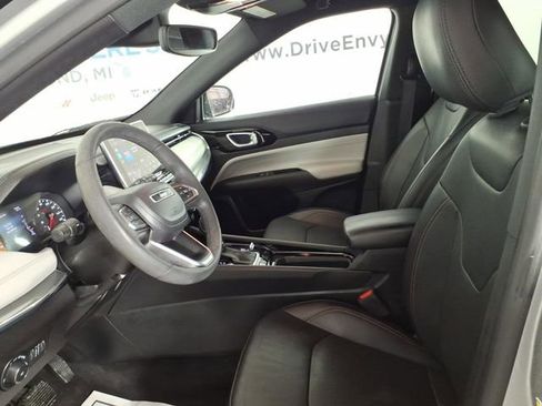 Used 2023 Jeep Compass Limited image 12