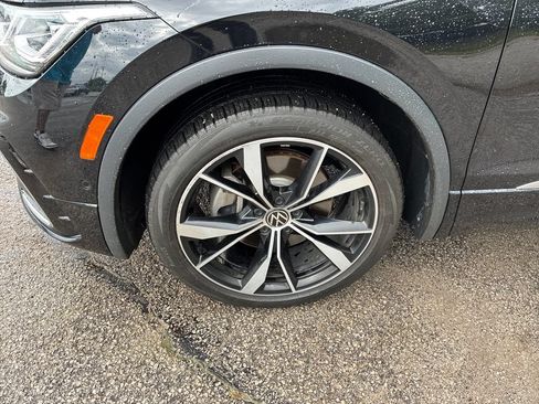Used 2024 Volkswagen Tiguan SEL R-Line AWD/4WD image 9