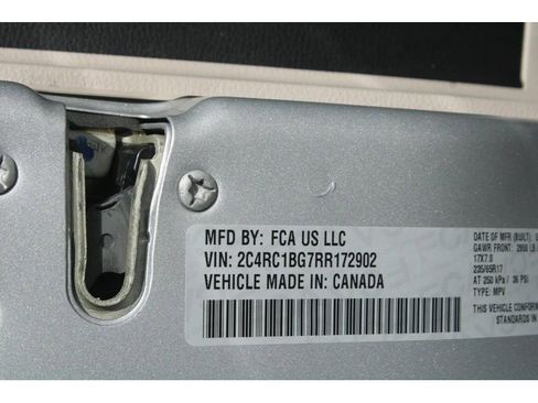 Used 2024 Chrysler Pacifica Touring-L image 22